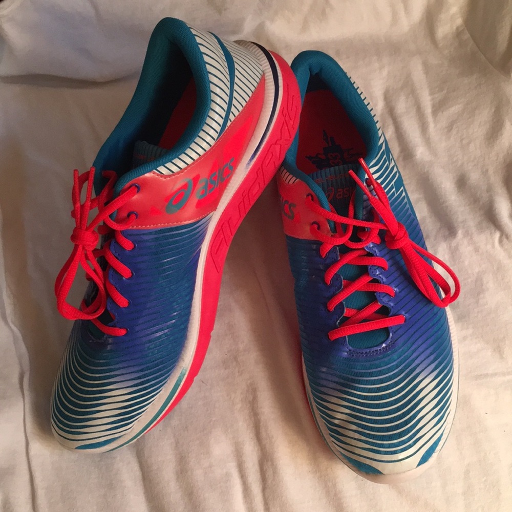 NWOT ASICS women’s 11 sneakers